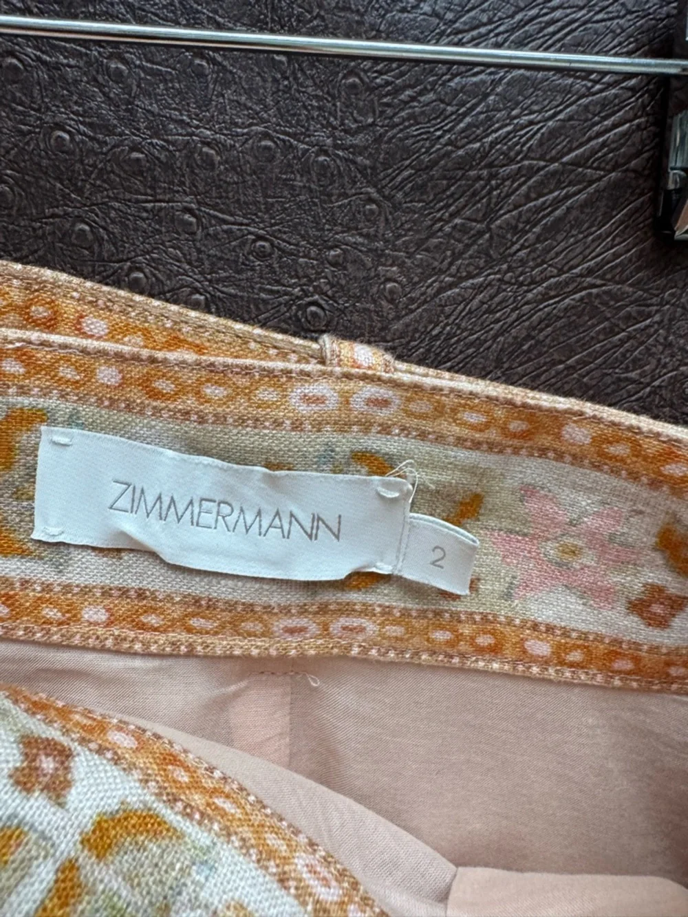 Zimmerman Sz 2 coral/pink Paisley Linen Pintuck Shorts with 2 Belts - Picture 4 of 4